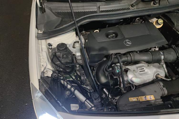 Used Mercedes-Benz B-Class 2012 B 180 Engine Bay Right