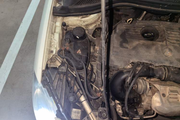 Used Mercedes-Benz B-Class 2012 B 180 Engine Bay Right
