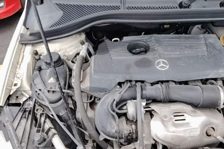 Used Mercedes-Benz B-Class 2012 B 180 Engine Bay Right