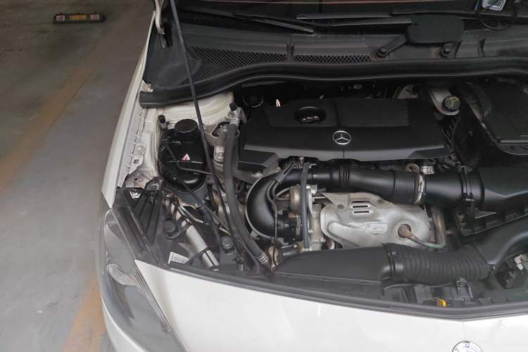 Used Mercedes-Benz B-Class 2012 B 180 Engine Bay Right