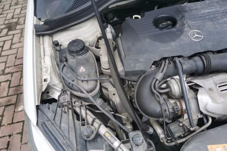 Used Mercedes-Benz B-Class 2012 B 200 Engine Bay Right