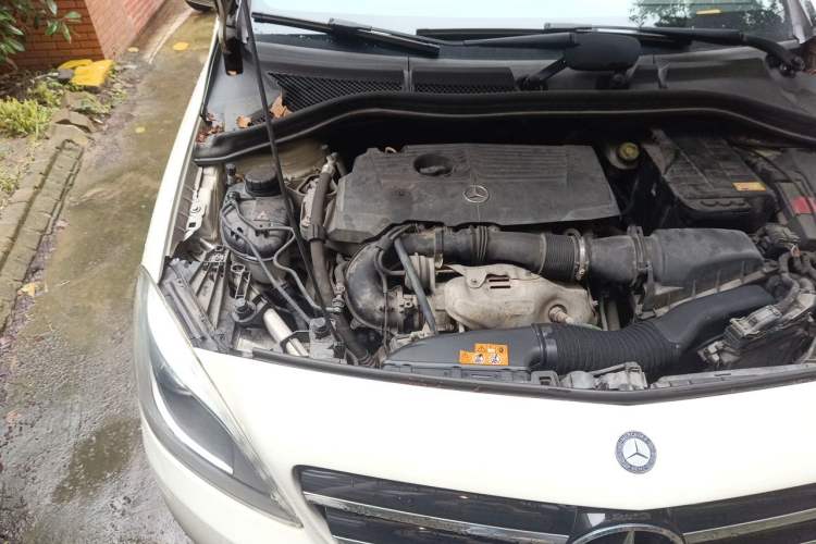 Used Mercedes-Benz B-Class 2012 B 200 Engine Bay Right