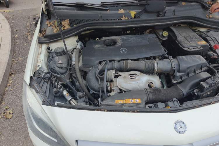 Used Mercedes-Benz B-Class 2012 B 200 Engine Bay Right