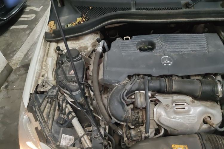 Used Mercedes-Benz B-Class 2012 B 180 Engine Bay Right