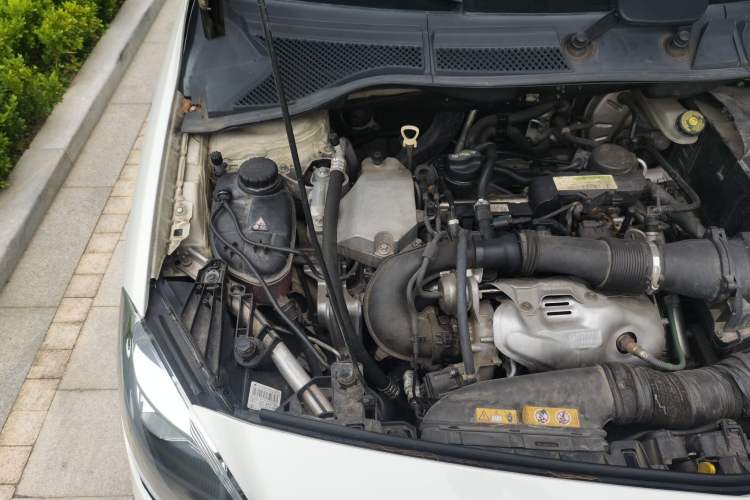 Used Mercedes-Benz B-Class 2012 B 180 Engine Bay Right