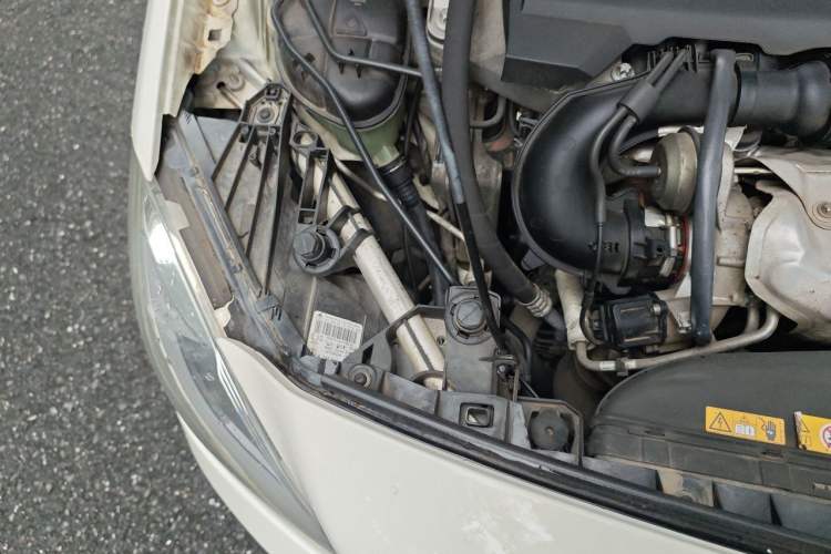 Used Mercedes-Benz B-Class 2012 B 180 Engine Bay Right