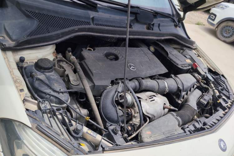 Used Mercedes-Benz B-Class 2012 B 200 Engine Bay Right