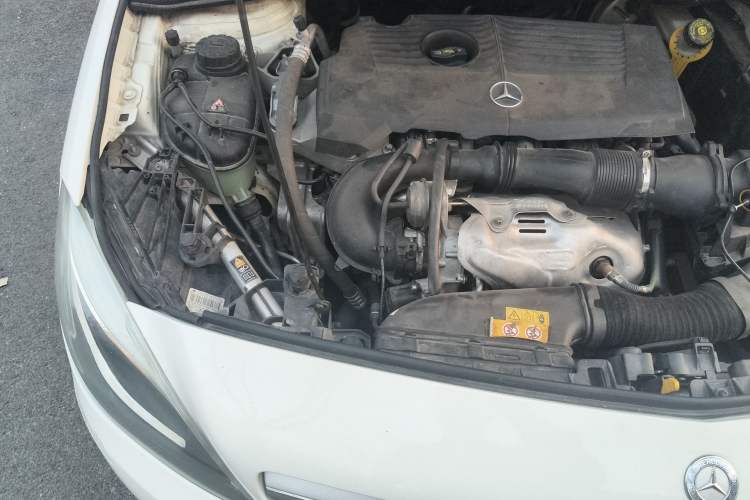 Used Mercedes-Benz B-Class 2012 B 180 Engine Bay Right