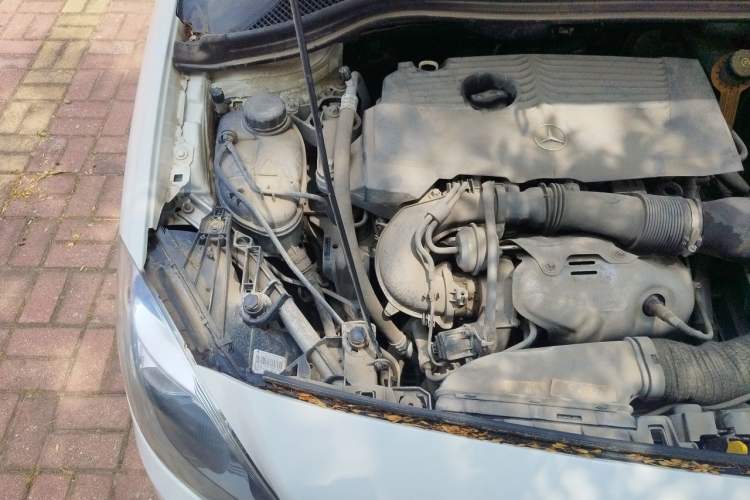 Used Mercedes-Benz B-Class 2012 B 180 Engine Bay Right