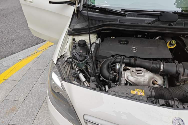 Used Mercedes-Benz B-Class 2012 B 180 Engine Bay Right