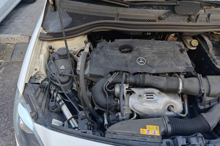 Used Mercedes-Benz B-Class 2012 B 180 Engine Bay Right