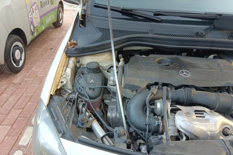 Used Mercedes-Benz B-Class 2012 B 180 Engine Bay Right
