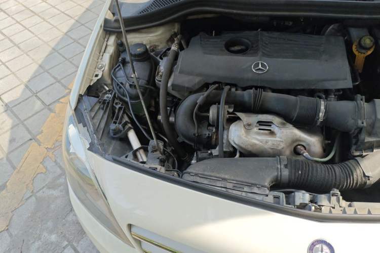 Used Mercedes-Benz B-Class 2012 B 180 Engine Bay Right