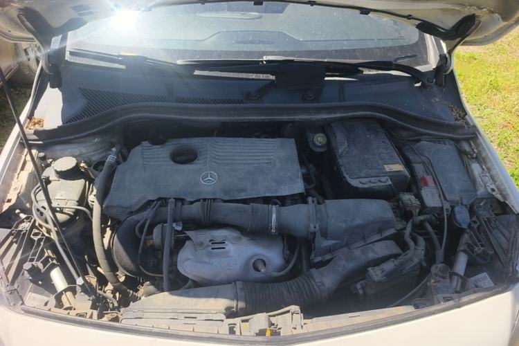Used Mercedes-Benz B-Class 2012 B 180 Engine Bay