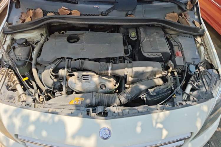 Used Mercedes-Benz B-Class 2012 B 180 Engine Bay