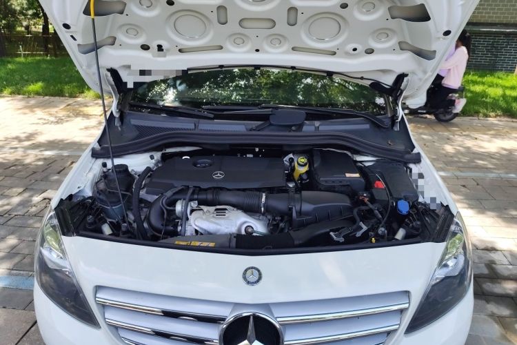Used Mercedes-Benz B-Class 2012 B 180 Engine Bay
