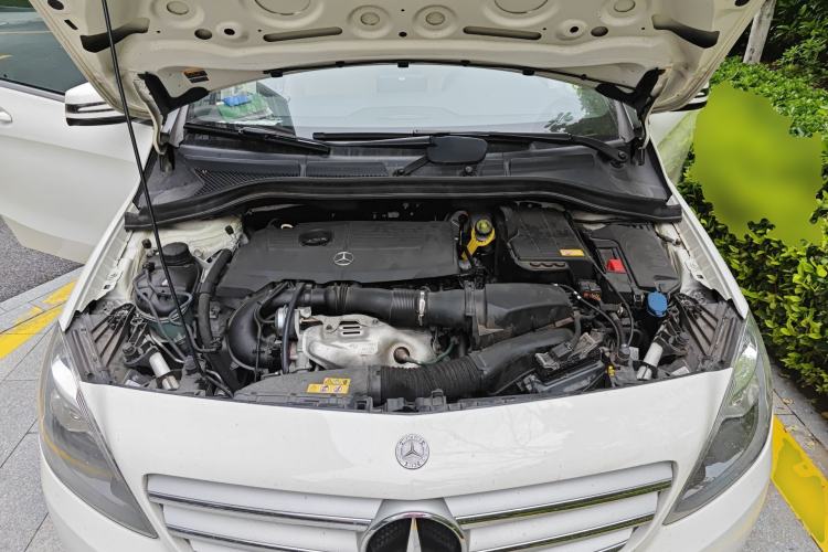 Used Mercedes-Benz B-Class 2012 B 180 Engine Bay
