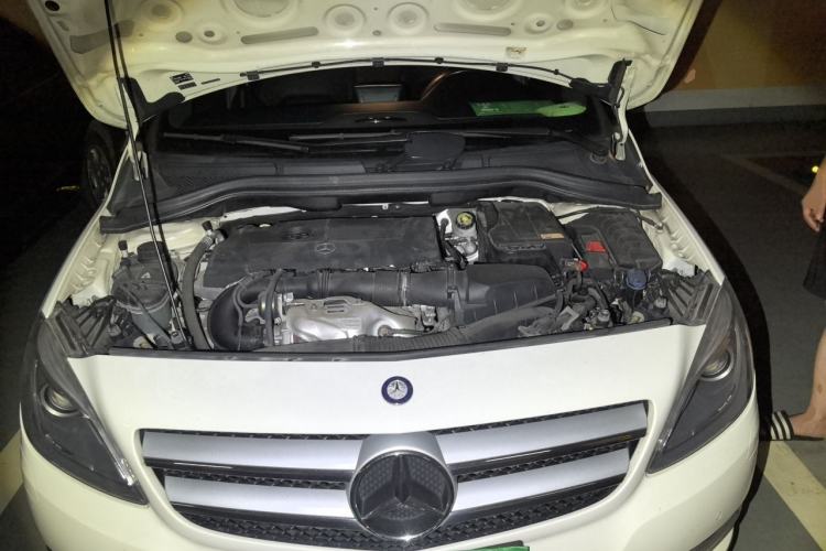 Used Mercedes-Benz B-Class 2012 B 200 Engine Bay