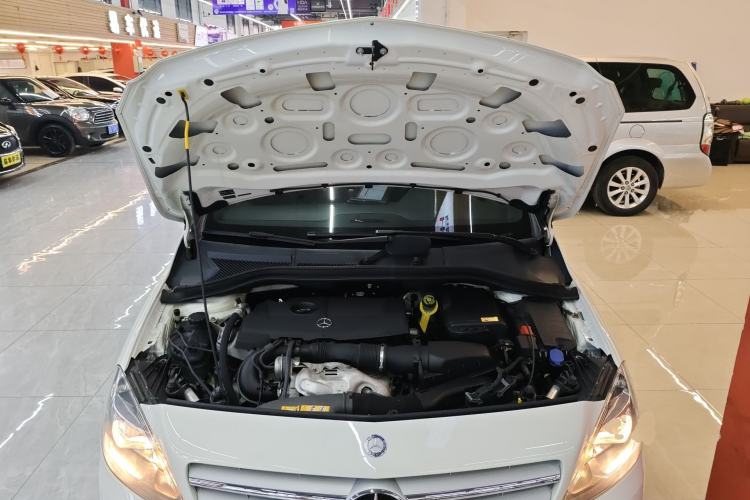 Used Mercedes-Benz B-Class 2012 B 180 Engine Bay