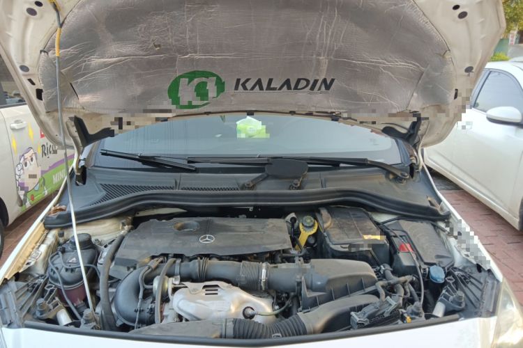 Used Mercedes-Benz B-Class 2012 B 180 Engine Bay
