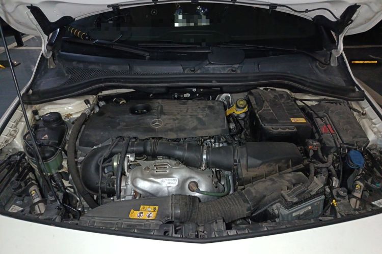 Used Mercedes-Benz B-Class 2012 B 200 Engine Bay