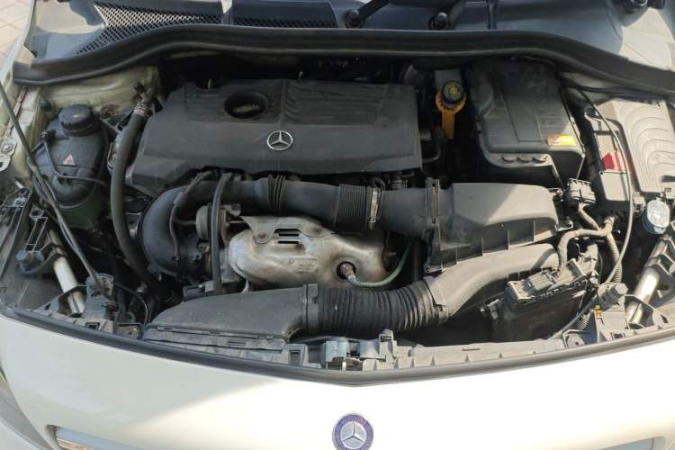 Used Mercedes-Benz B-Class 2012 B 180 Engine Bay