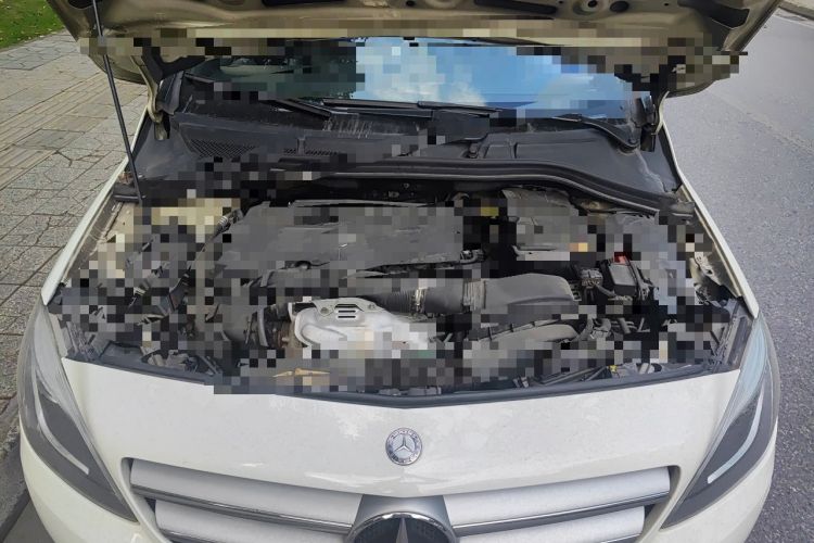 Used Mercedes-Benz B-Class 2012 B 200 Engine Bay