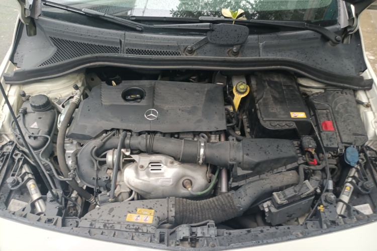 Used Mercedes-Benz B-Class 2012 B 200 Engine Bay