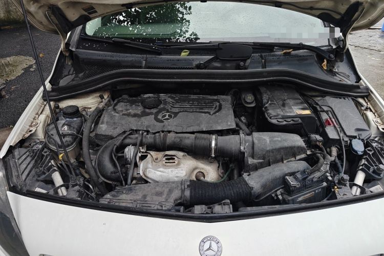 Used Mercedes-Benz B-Class 2012 B 180 Engine Bay