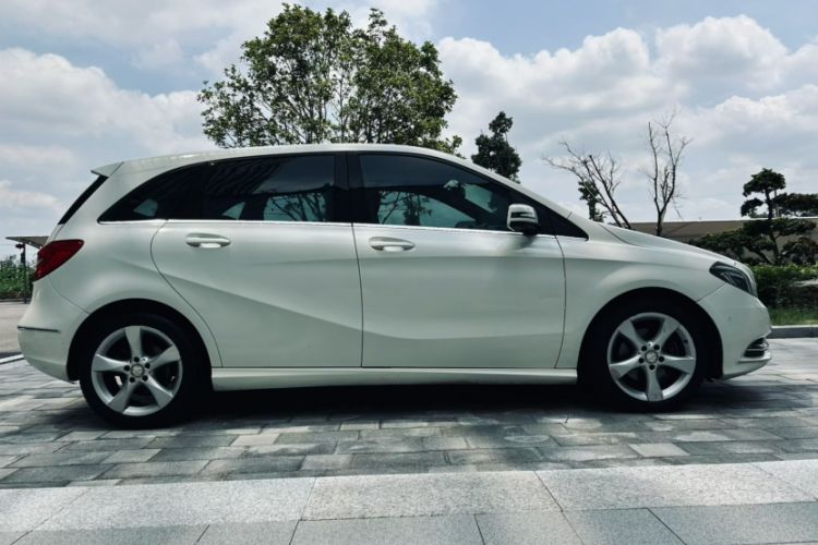 Used Mercedes-Benz B-Class 2012 B 200 Exterior 11