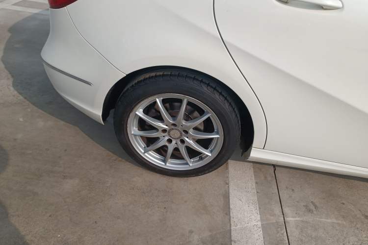 Used Mercedes-Benz B-Class 2012 B 180 Exterior 8