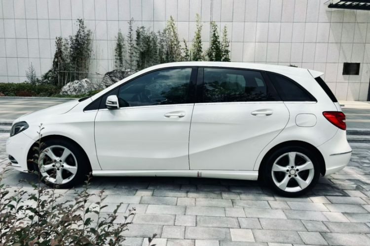 Used Mercedes-Benz B-Class 2012 B 200 Exterior 9