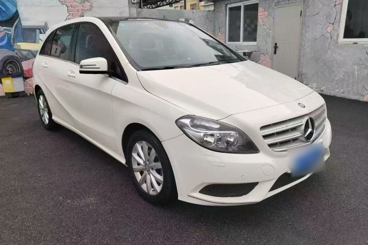 Used Mercedes-Benz B-Class 2012 B 180 Front Right 45 Deg