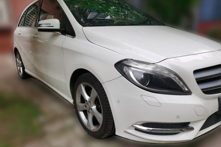 Used Mercedes-Benz B-Class 2012 B 200 Front Right 45 Deg