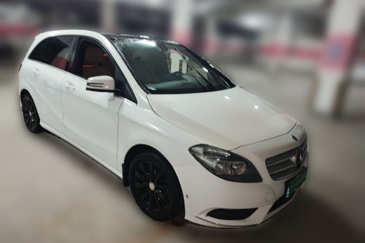Used Mercedes-Benz B-Class 2012 B 180 Front Right 45 Deg