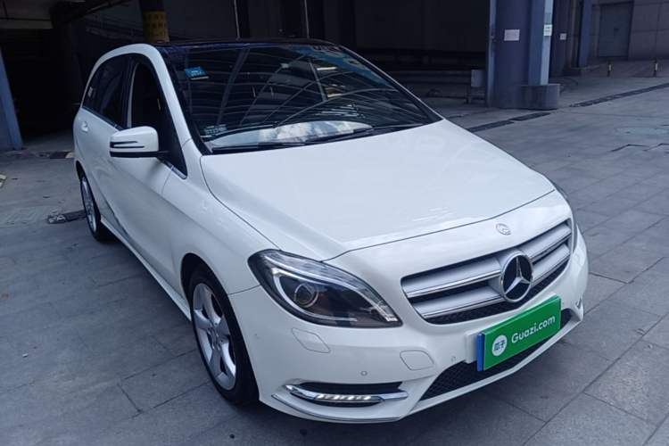 Used Mercedes-Benz B-Class 2012 B 200 Front Right 45 Deg