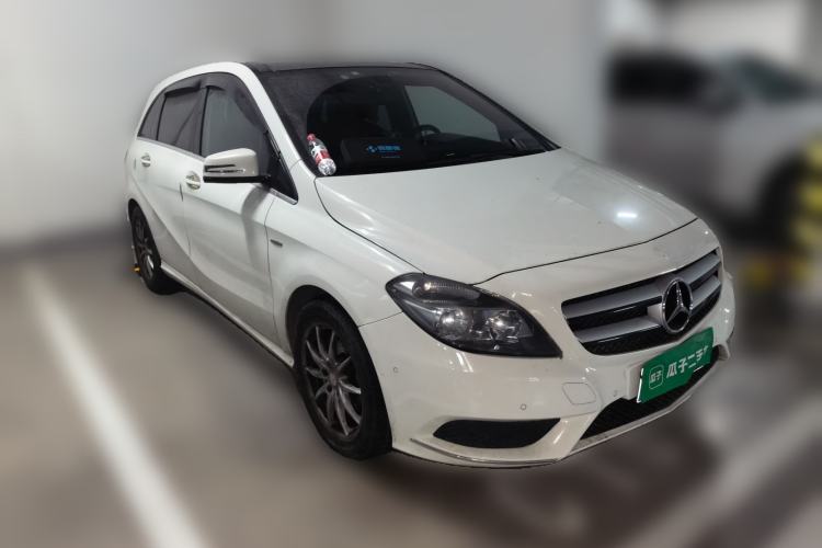 Used Mercedes-Benz B-Class 2012 B 180 Front Right 45 Deg