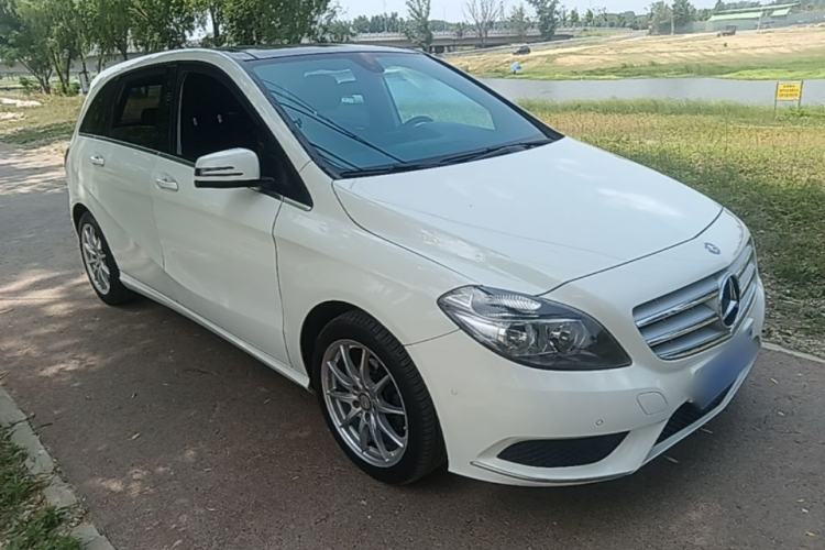 Used Mercedes-Benz B-Class 2012 B 180 Front Right 45 Deg