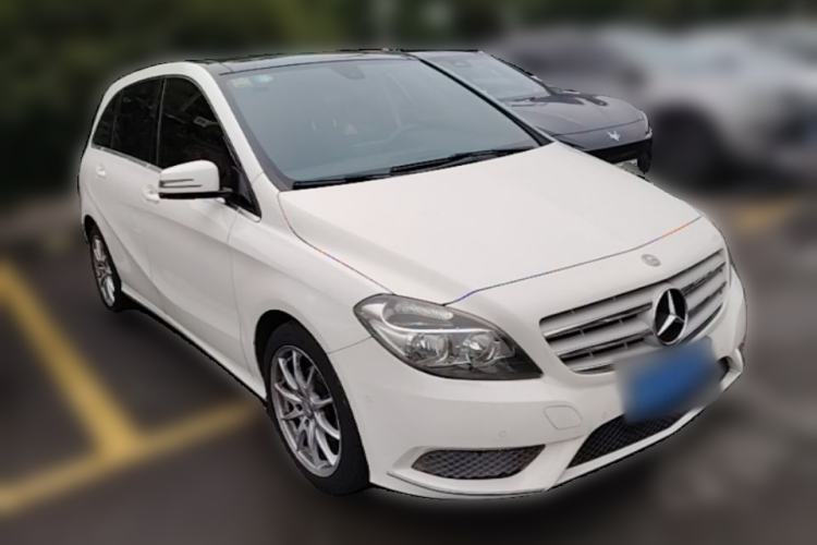 Used Mercedes-Benz B-Class 2012 B 180 Front Right 45 Deg