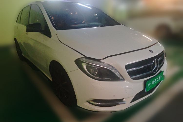 Used Mercedes-Benz B-Class 2012 B 200 Front Right 45 Deg