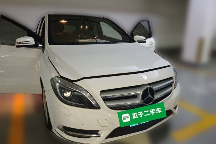 Used Mercedes-Benz B-Class 2012 B 200 Front Right 45 Deg
