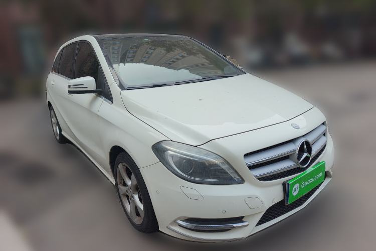 Used Mercedes-Benz B-Class 2012 B 200 Front Right 45 Deg