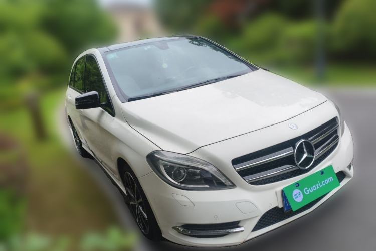 Used Mercedes-Benz B-Class 2012 B 200 Front Right 45 Deg