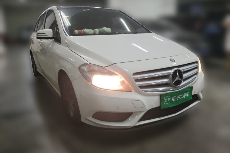 Used Mercedes-Benz B-Class 2012 B 180 Front Right 45 Deg
