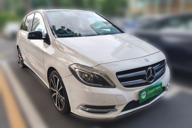 Used Mercedes-Benz B-Class 2012 B 200 Front Right 45 Deg