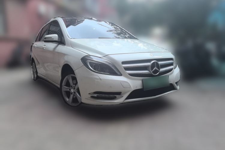 Used Mercedes-Benz B-Class 2012 B 200 Front Right 45 Deg