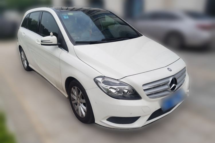 Used Mercedes-Benz B-Class 2012 B 180 Front Right 45 Deg