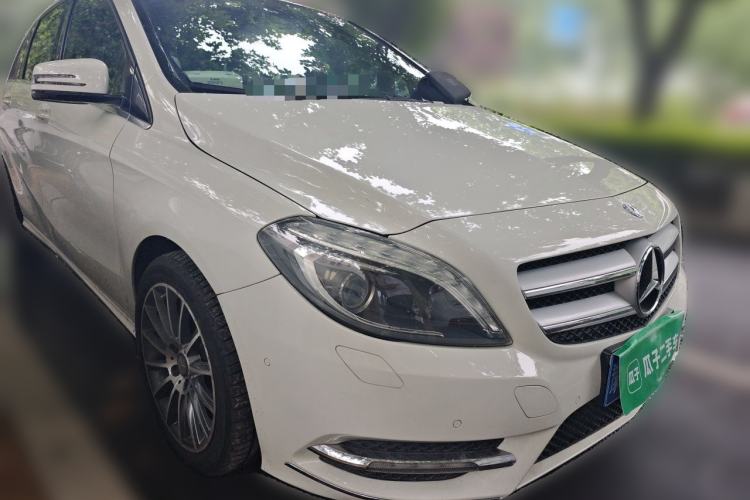 Used Mercedes-Benz B-Class 2012 B 200 Front Right 45 Deg
