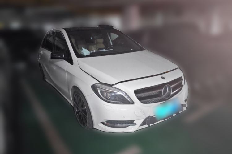 Used Mercedes-Benz B-Class 2012 B 200 Front Right 45 Deg