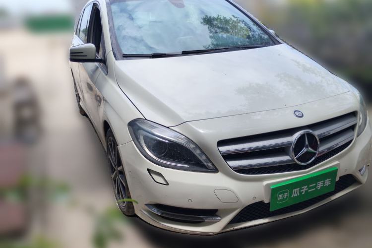 Used Mercedes-Benz B-Class 2012 B 200 Front Right 45 Deg